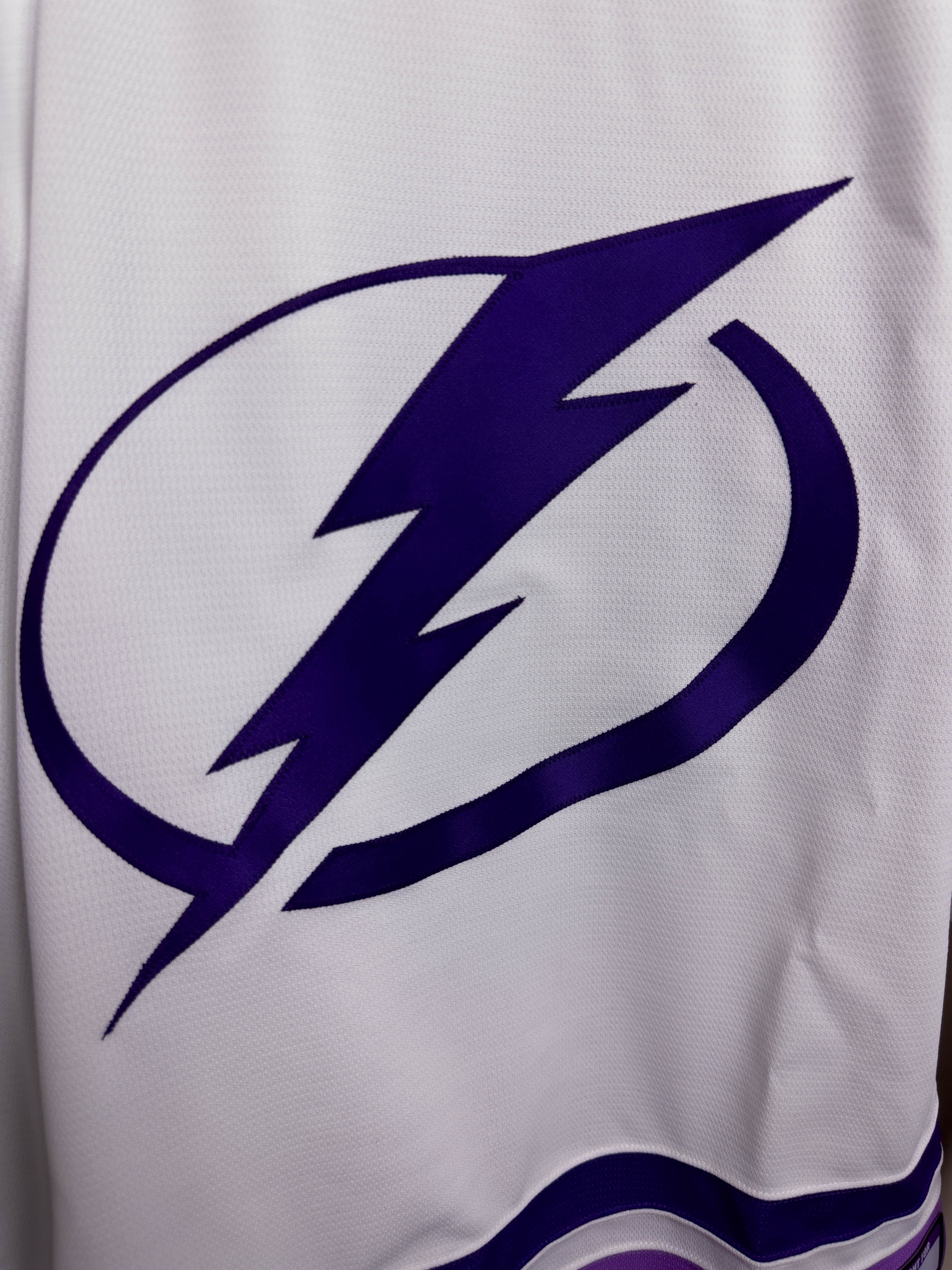 Tampa Bay Lightning NHL Adidas MiC Team Issued Hockey Fights Cancer Je –  Wave Time Thrift